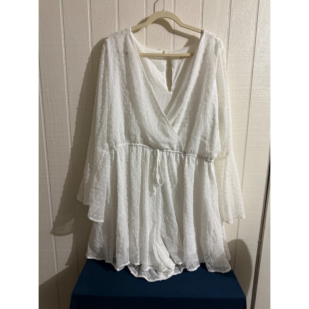 A Beautiful Soul White Swiss Dot Long Sleeve Romper V-Neck Size A Plus Size